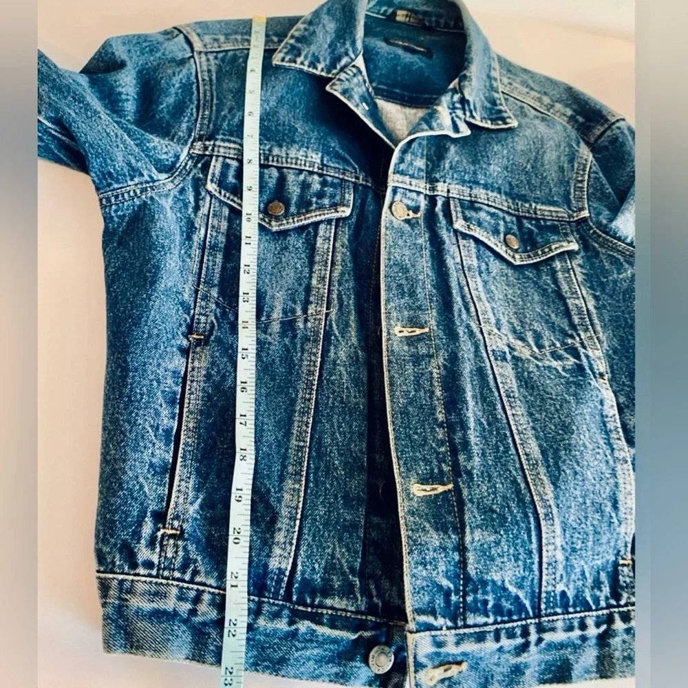 Vintage 80s Durable blue classic trucker jacket.Somewhat distressed.Size M